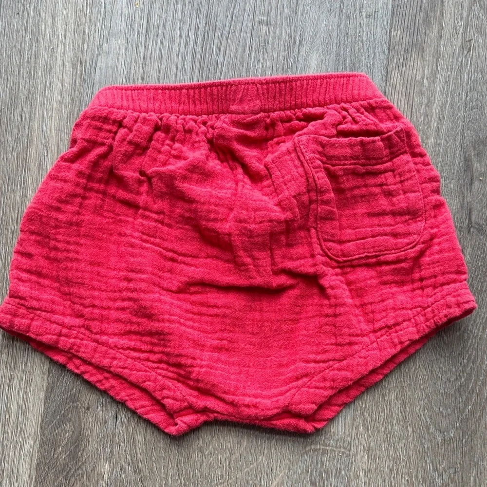 Old Navy Set of Three Textured Shorts in Red, Pink, and Brown Size 3-6 months